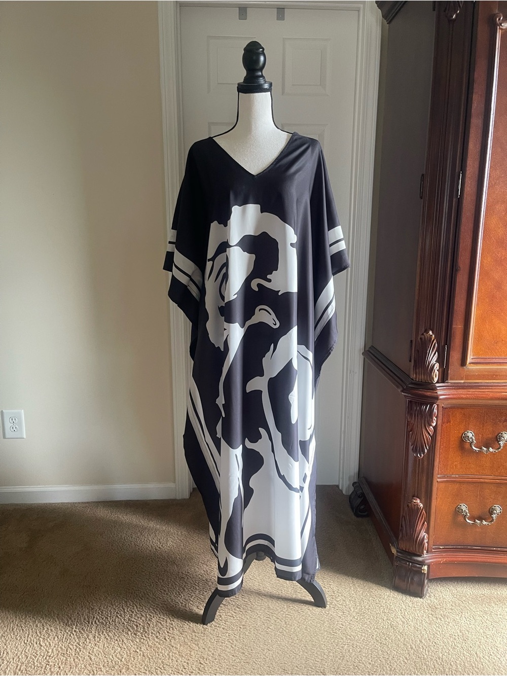 Black & White Graphic Kaftan Dress